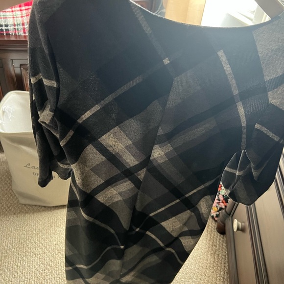 Black and gray dress - Picture 3 of 3